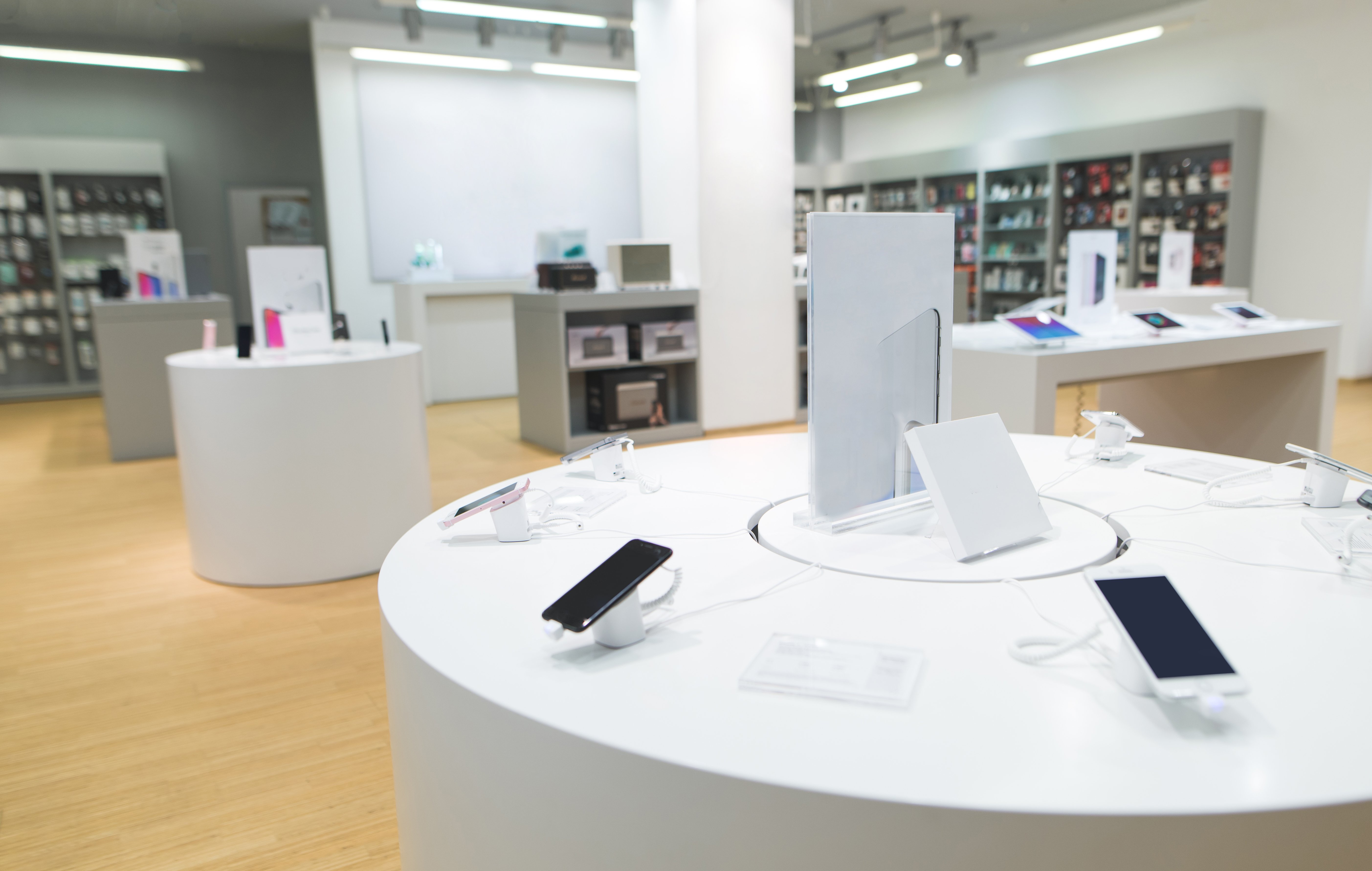 スマホショップの店内イメージや受付カウンター