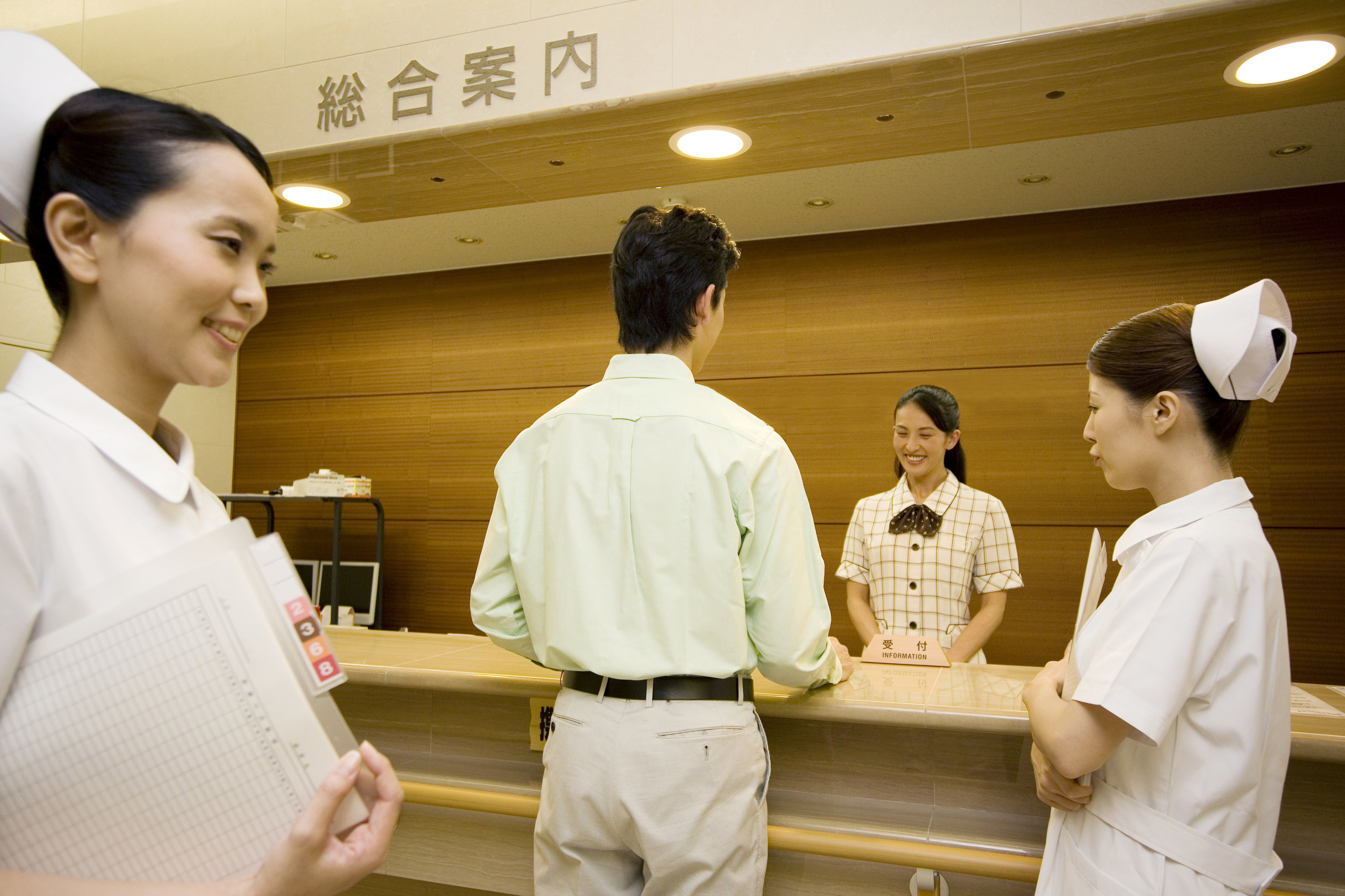 病院の会計カウンターの写真